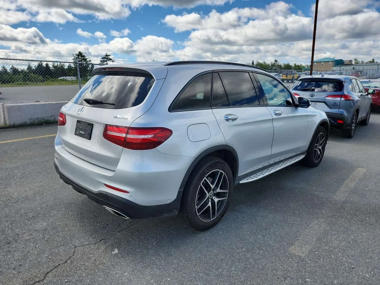 Mercedes-Benz GLC 300 CARFAX/ПАНОРАМА/ПОДГРЕВ/НАВИ/ПАМЕТ, снимка 3 - Автомобили и джипове - 55328509
