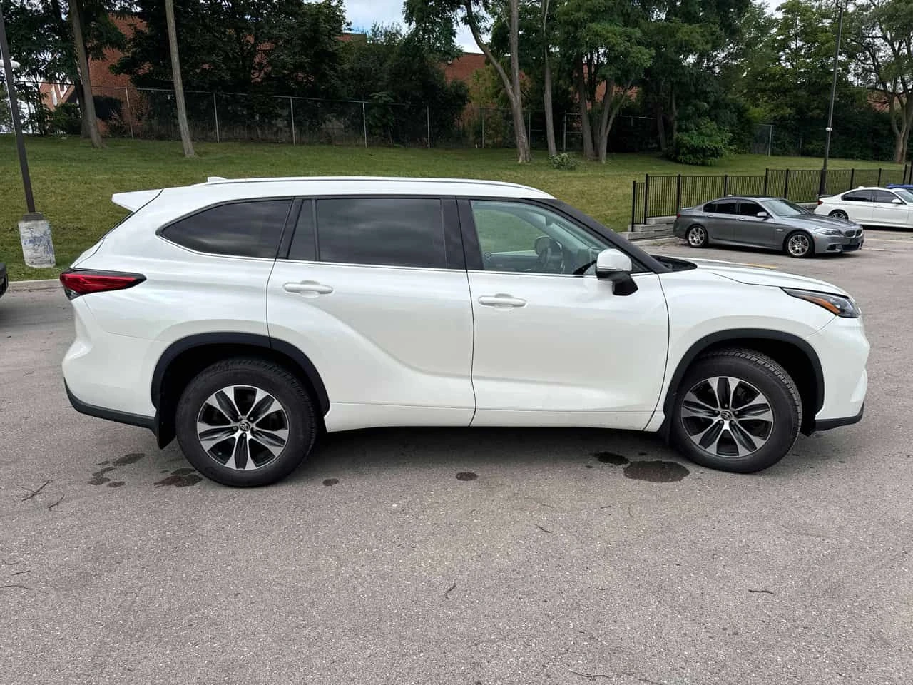 Toyota Highlander XLE/CARFAX/Кожа/7 Места/Подгрев/Шибедах/Ленти/КЛИП, снимка 3 - Автомобили и джипове - 55418573