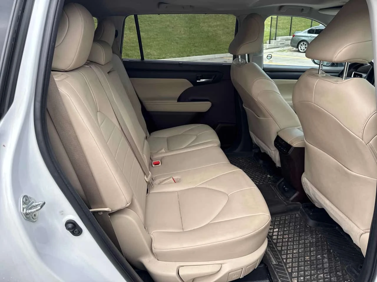 Toyota Highlander XLE/CARFAX/Кожа/7 Места/Подгрев/Шибедах/Ленти/КЛИП, снимка 12 - Автомобили и джипове - 55418573