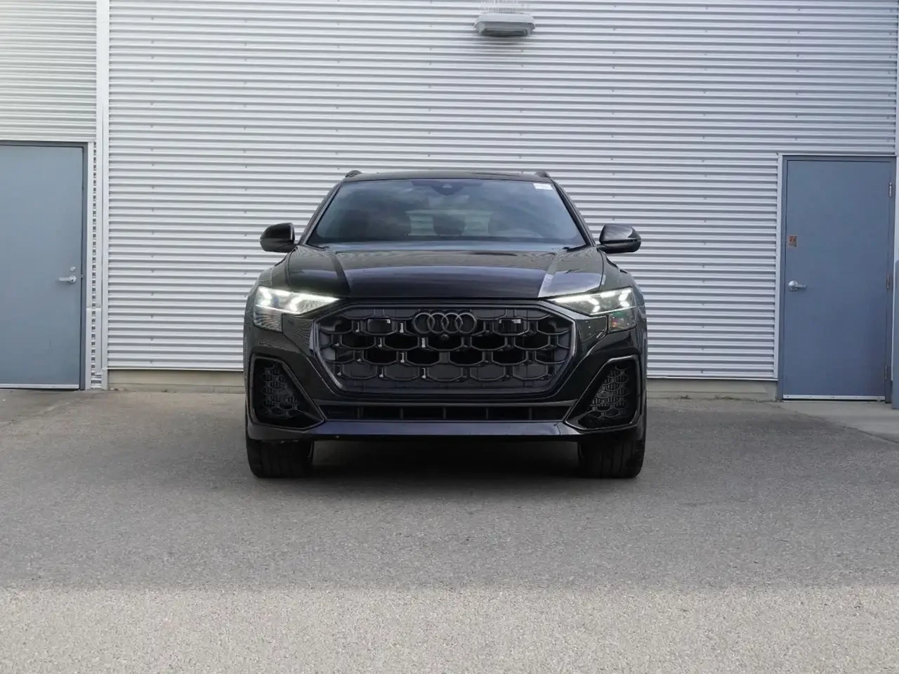 Audi Q8, снимка 3 - Автомобили и джипове - 56180521