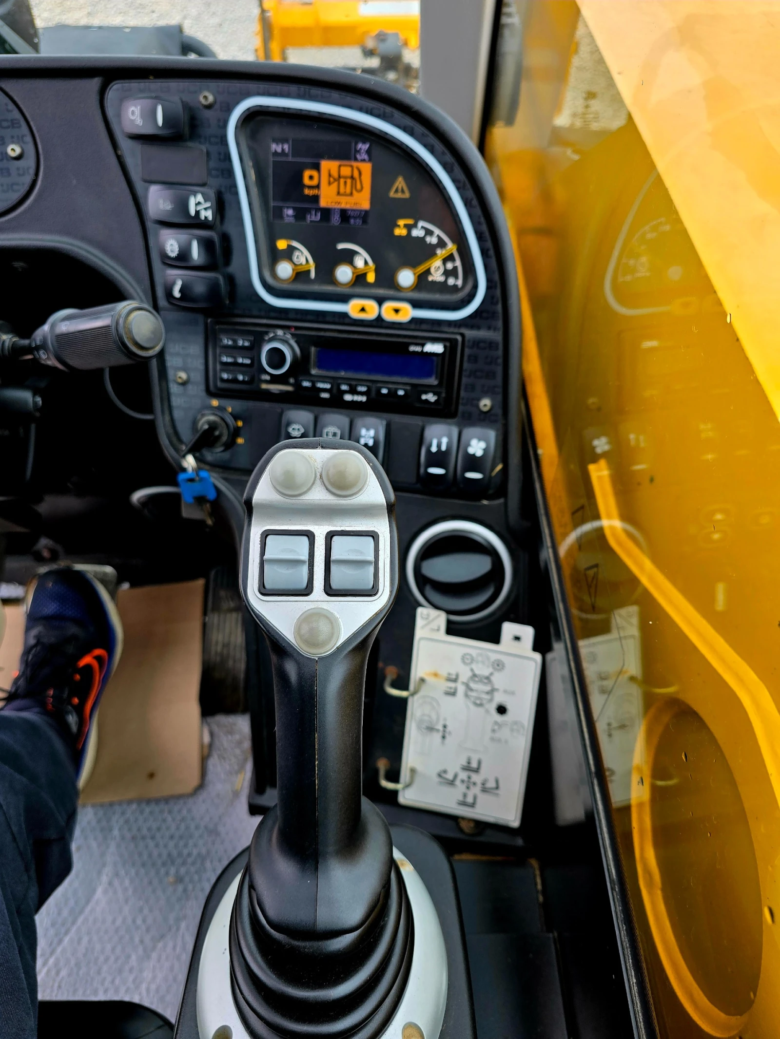   JCB 531-70 AGRI SUPER | Mobile.bg   12