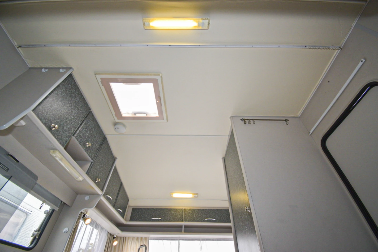Каравана Adria /Delta 360 + тента