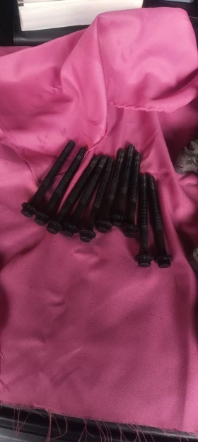 Продавам болтове и страничен капак за двигател d4fd 1.7crdi, снимка 1