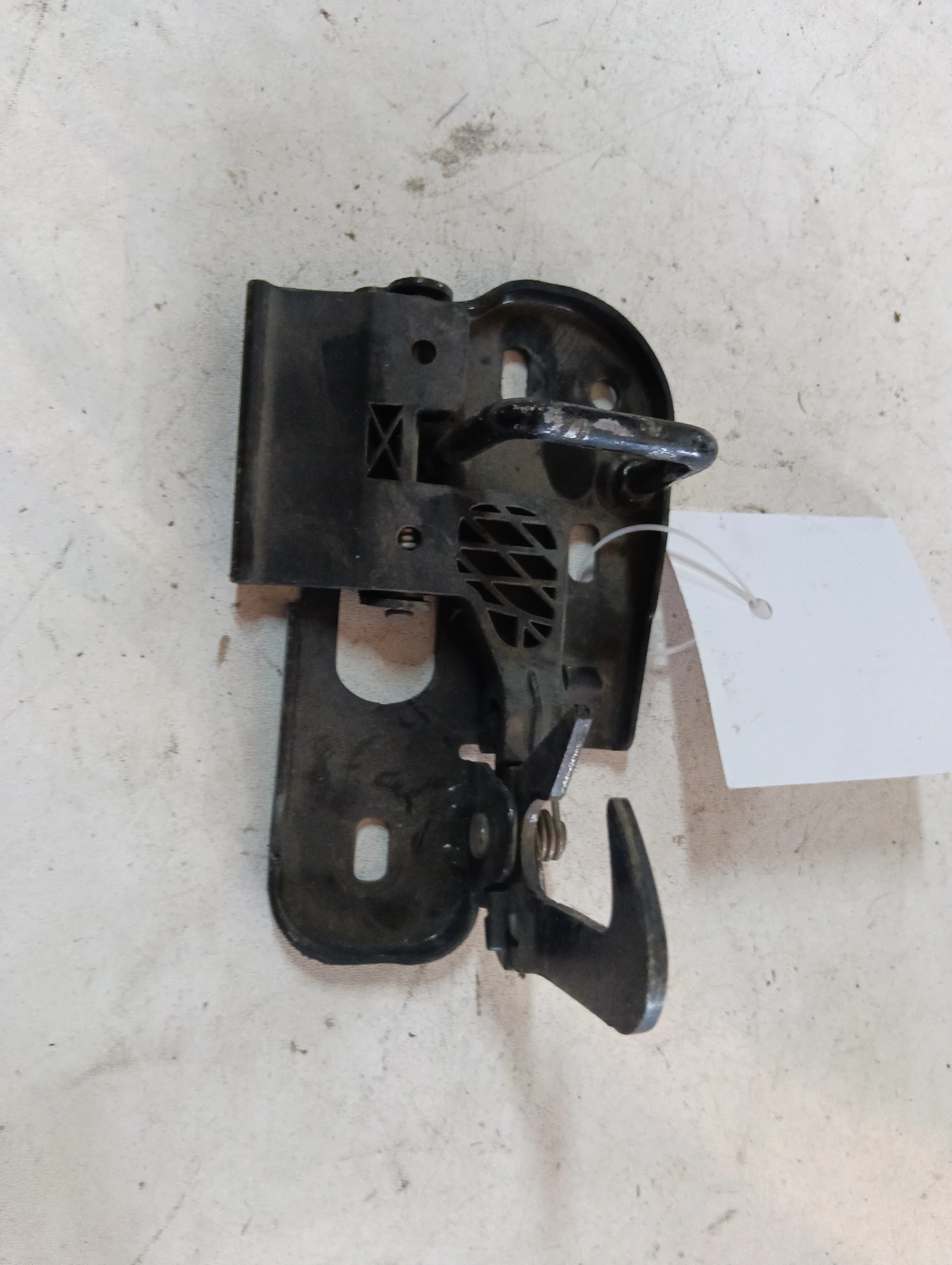 дръжка преден капак 3C0823480 VW Passat