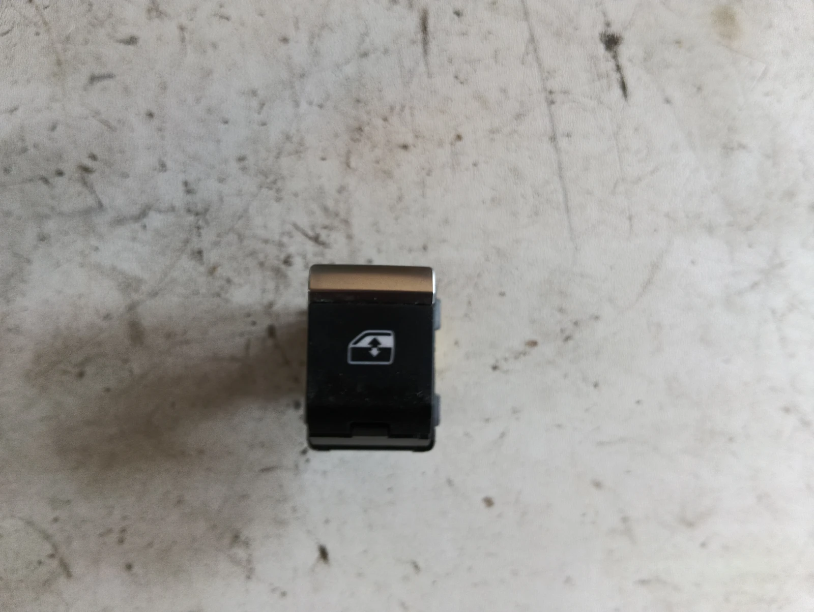 копче ел. стъкла 4M0959855 Audi A4