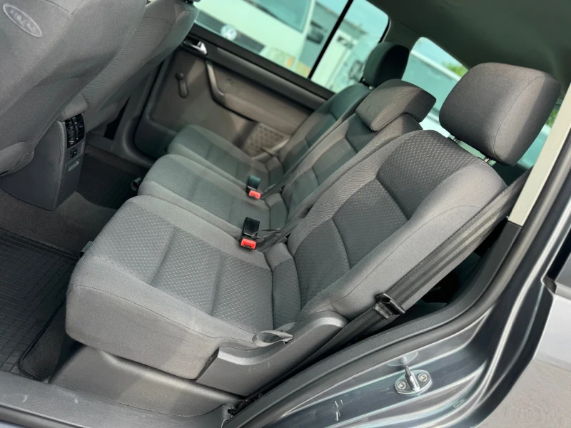 VW Touran 1.9TDI 105кс 6с 7-места КЛИМАТРОНИК , снимка 12 - Автомобили и джипове - 47308034