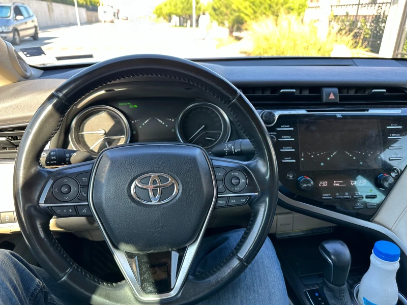 Toyota Camry 2.5 HYBRID 220 KC, снимка 13 - Автомобили и джипове - 47598343