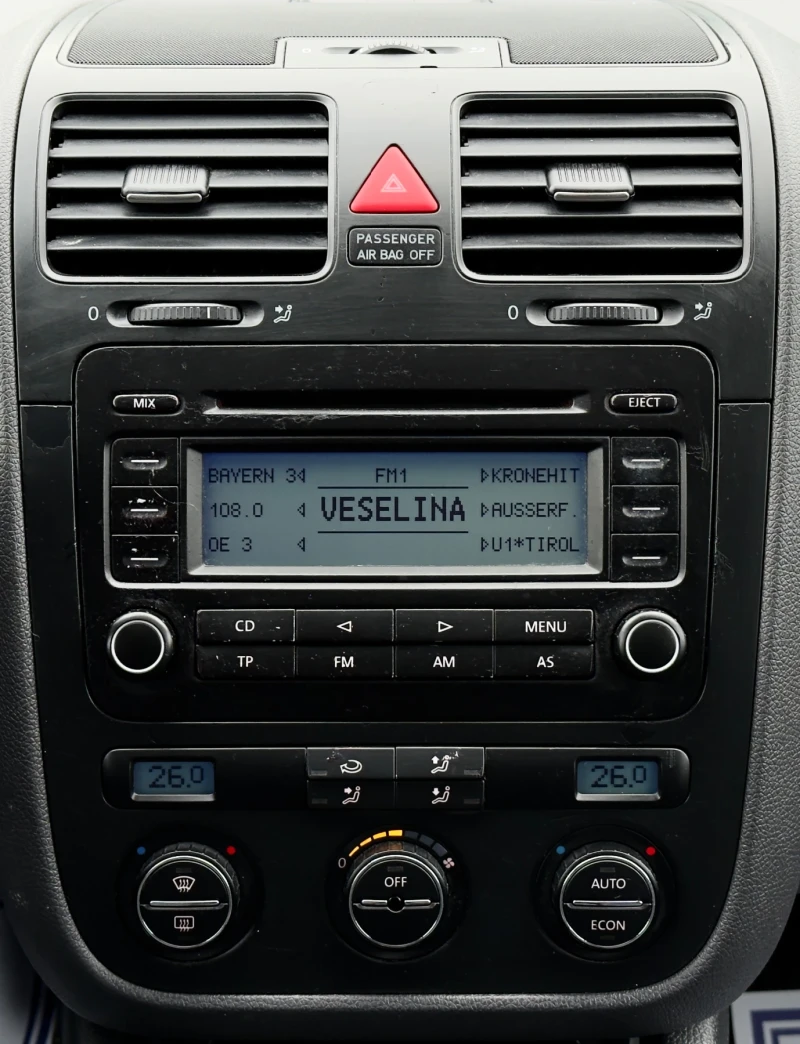 VW Golf 1.9TDi 105hp XENON, снимка 13 - Автомобили и джипове - 52630957