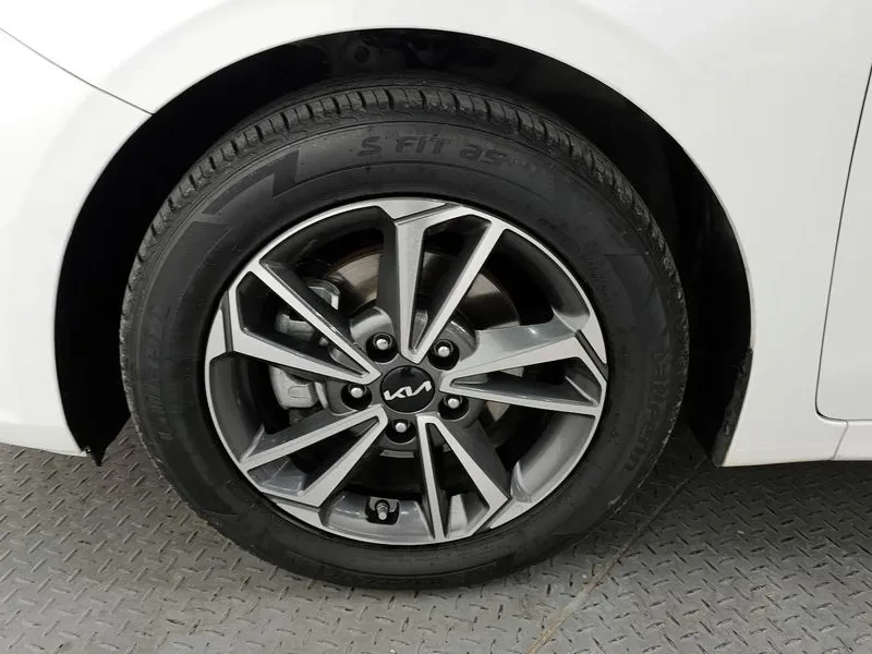 Kia K3 2Nd Generation 1.6 Trendy  , снимка 5 - Автомобили и джипове - 54953952