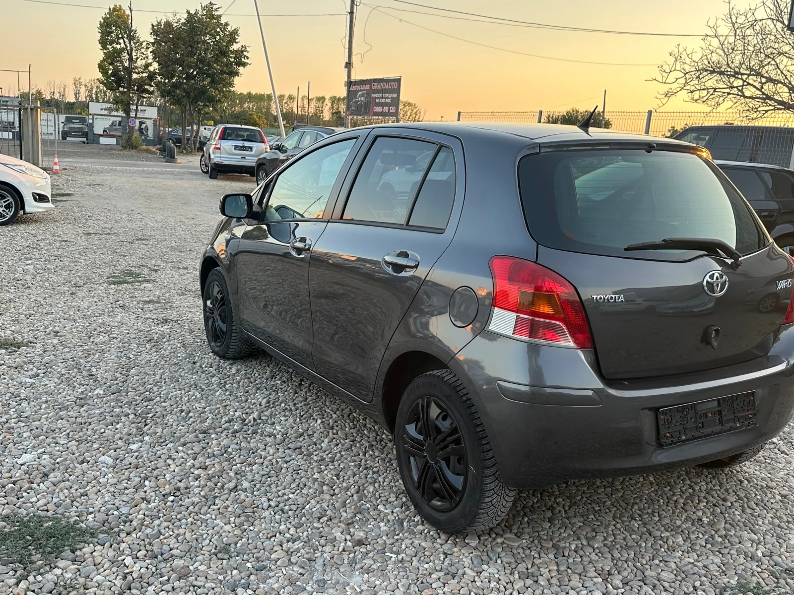 Toyota Yaris 1.3VVT-I - изображение 6