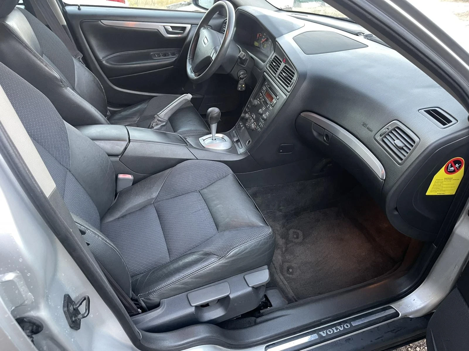 Volvo S60 D5 - изображение 10