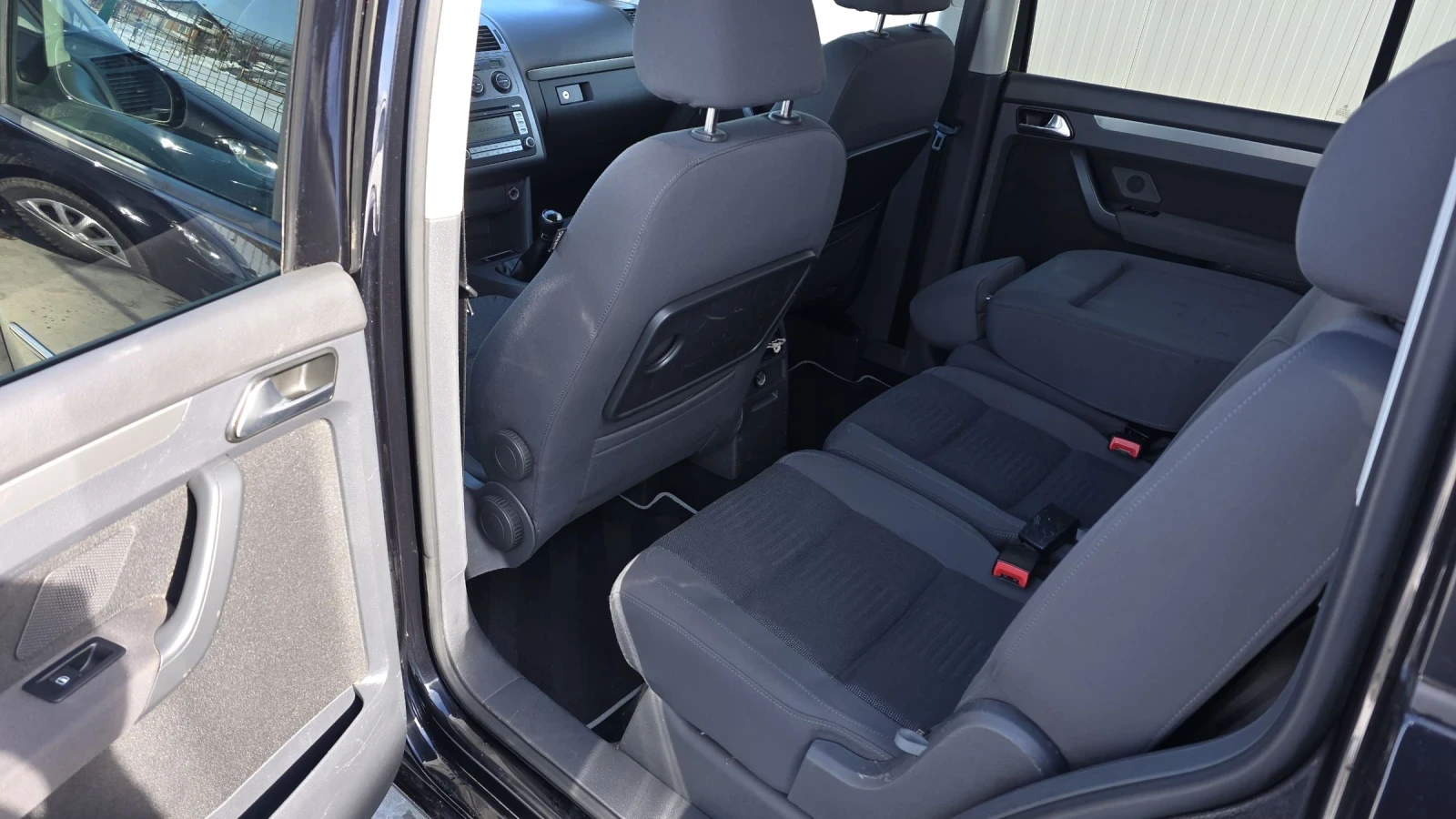 VW Touran 2.0 170, снимка 5 - Автомобили и джипове - 53211279