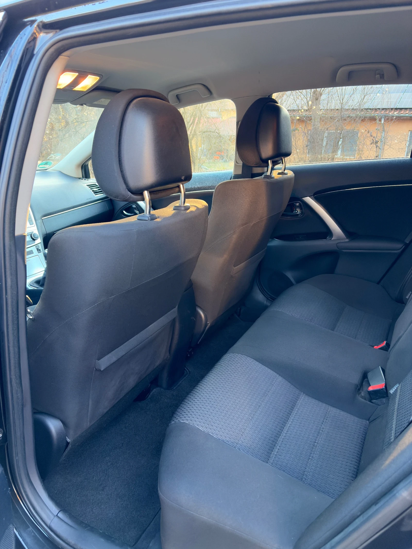 Toyota Avensis 2.0D4D FACELIFT, снимка 9 - Автомобили и джипове - 53708393