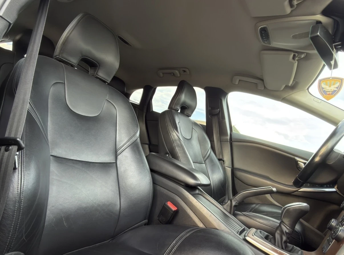 Volvo V40 D2 SUMMUM FULL EXTRA, снимка 11 - Автомобили и джипове - 54711020