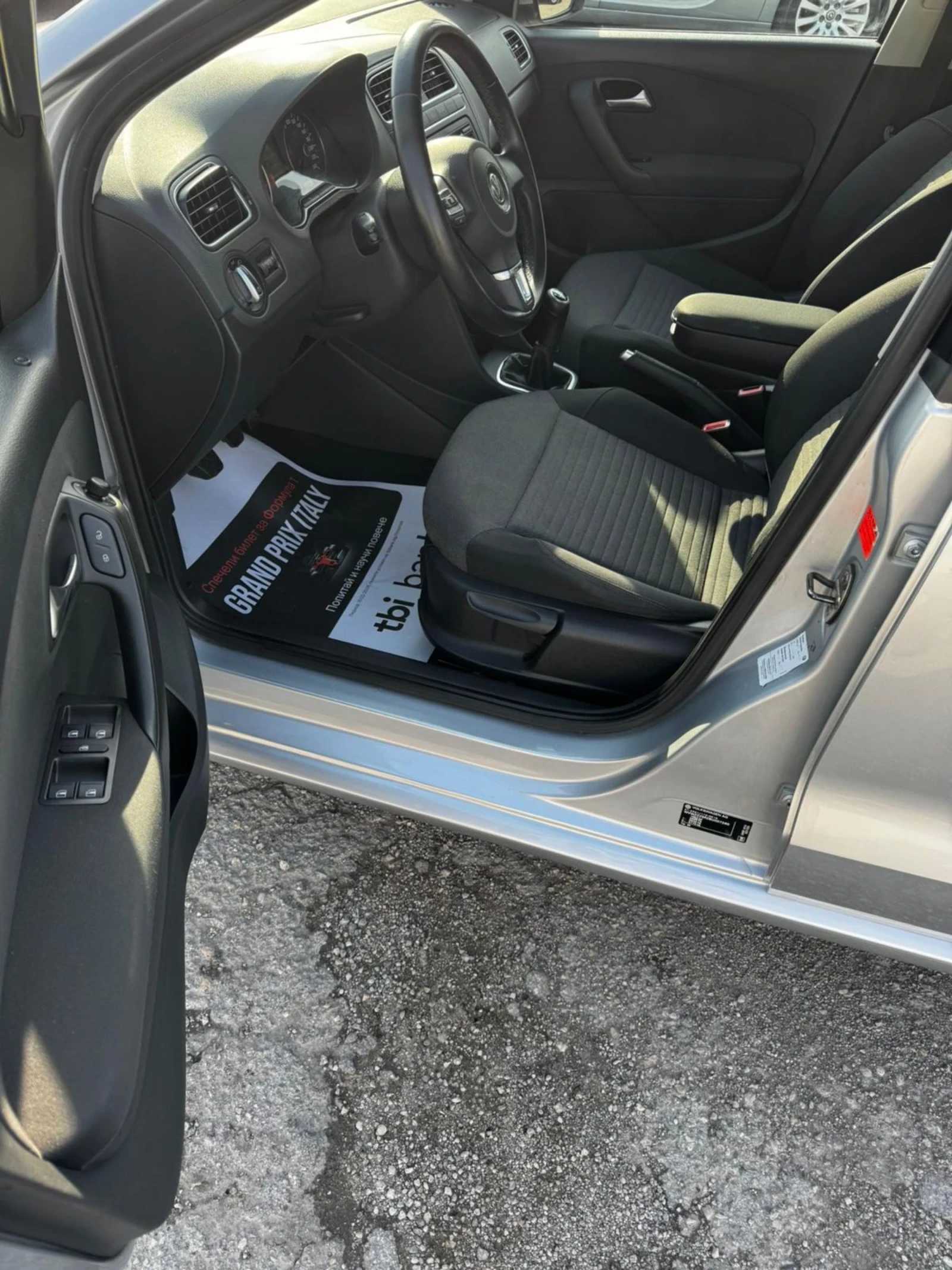 VW Polo 1.6 TDI, АВТОПИЛОТ, ПАРКТРОНИК, МУЛТИВОЛАН, снимка 9 - Автомобили и джипове - 54757977