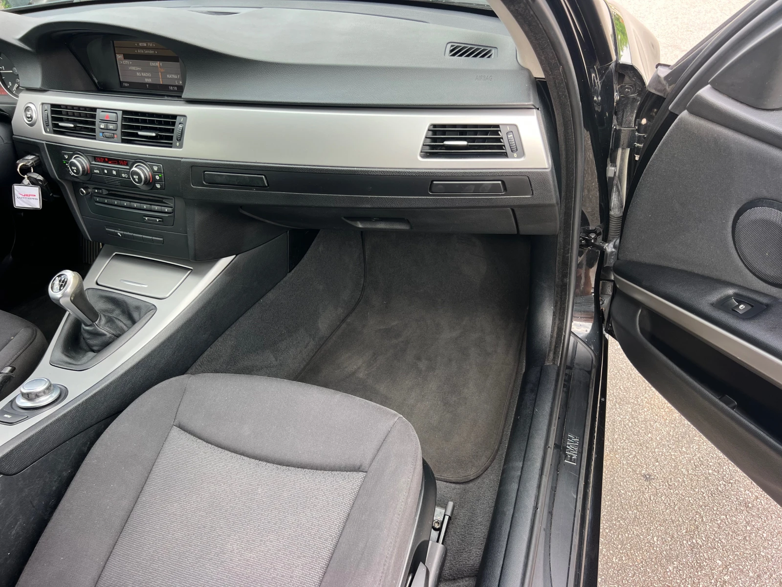 BMW 320 d NAVI/163кс/KLIMATRONIK/6sk/UNIKAT, снимка 12 - Автомобили и джипове - 54829823