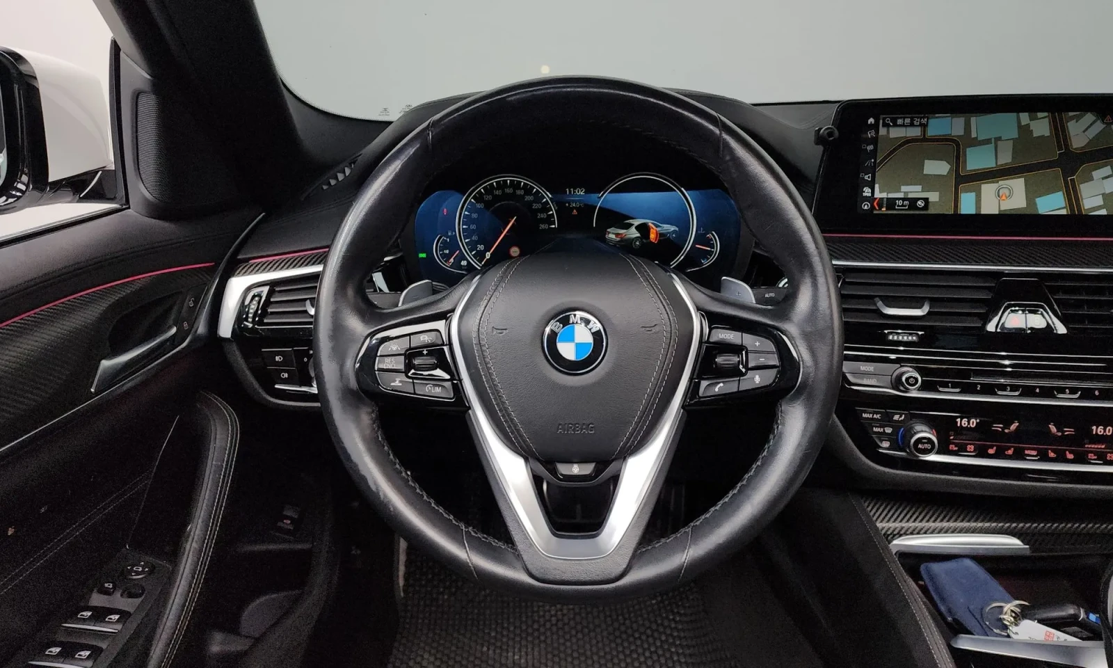 BMW 530 Xi M PACK+ | HUD| DISTRONIC| ОБУДХ| ЩОРИ, снимка 8 - Автомобили и джипове - 54942726