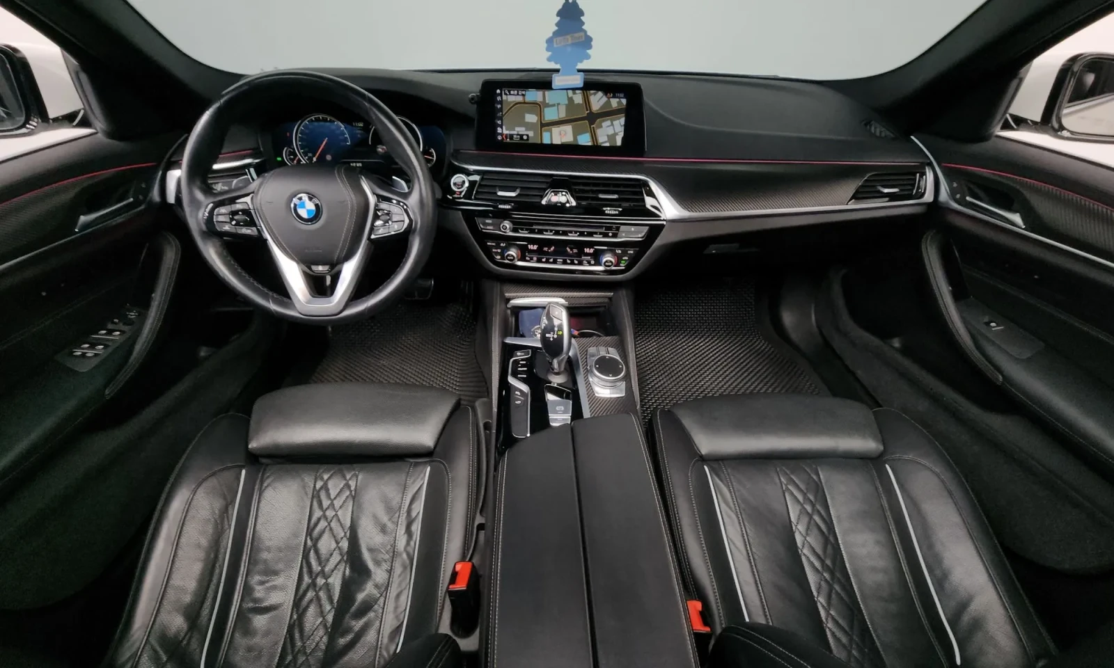 BMW 530 Xi M PACK+ | HUD| DISTRONIC| ОБУДХ| ЩОРИ, снимка 7 - Автомобили и джипове - 54942726