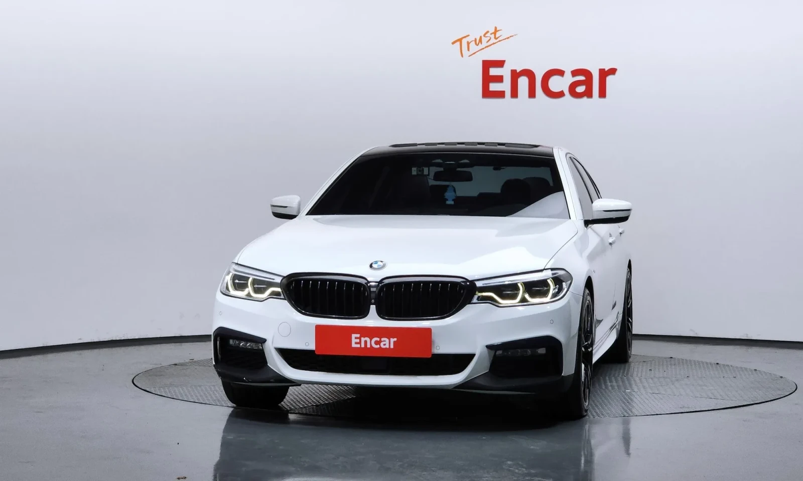 BMW 530 Xi M PACK+ | HUD| DISTRONIC| ОБУДХ| ЩОРИ, снимка 3 - Автомобили и джипове - 54942726