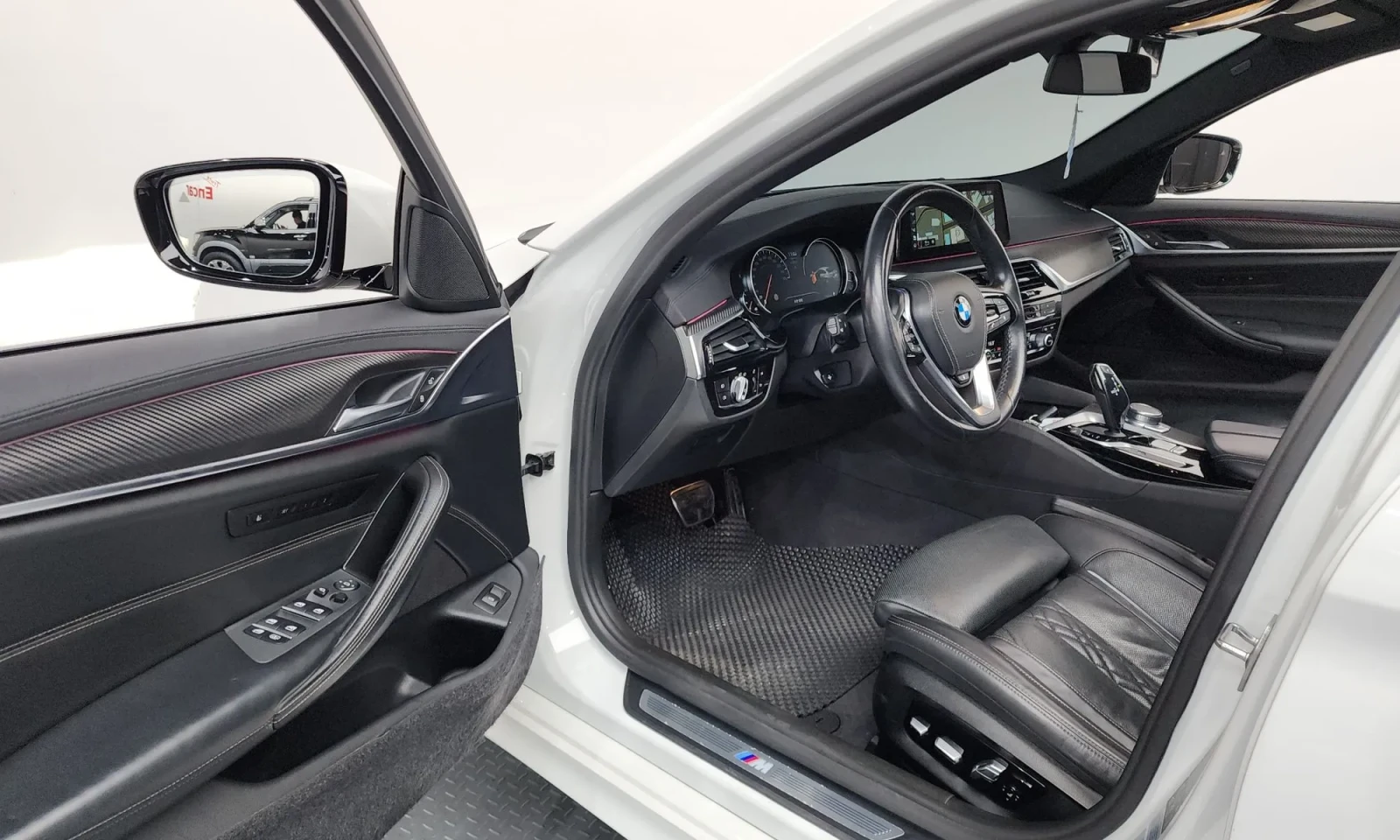 BMW 530 Xi M PACK+ | HUD| DISTRONIC| ОБУДХ| ЩОРИ, снимка 6 - Автомобили и джипове - 54942726
