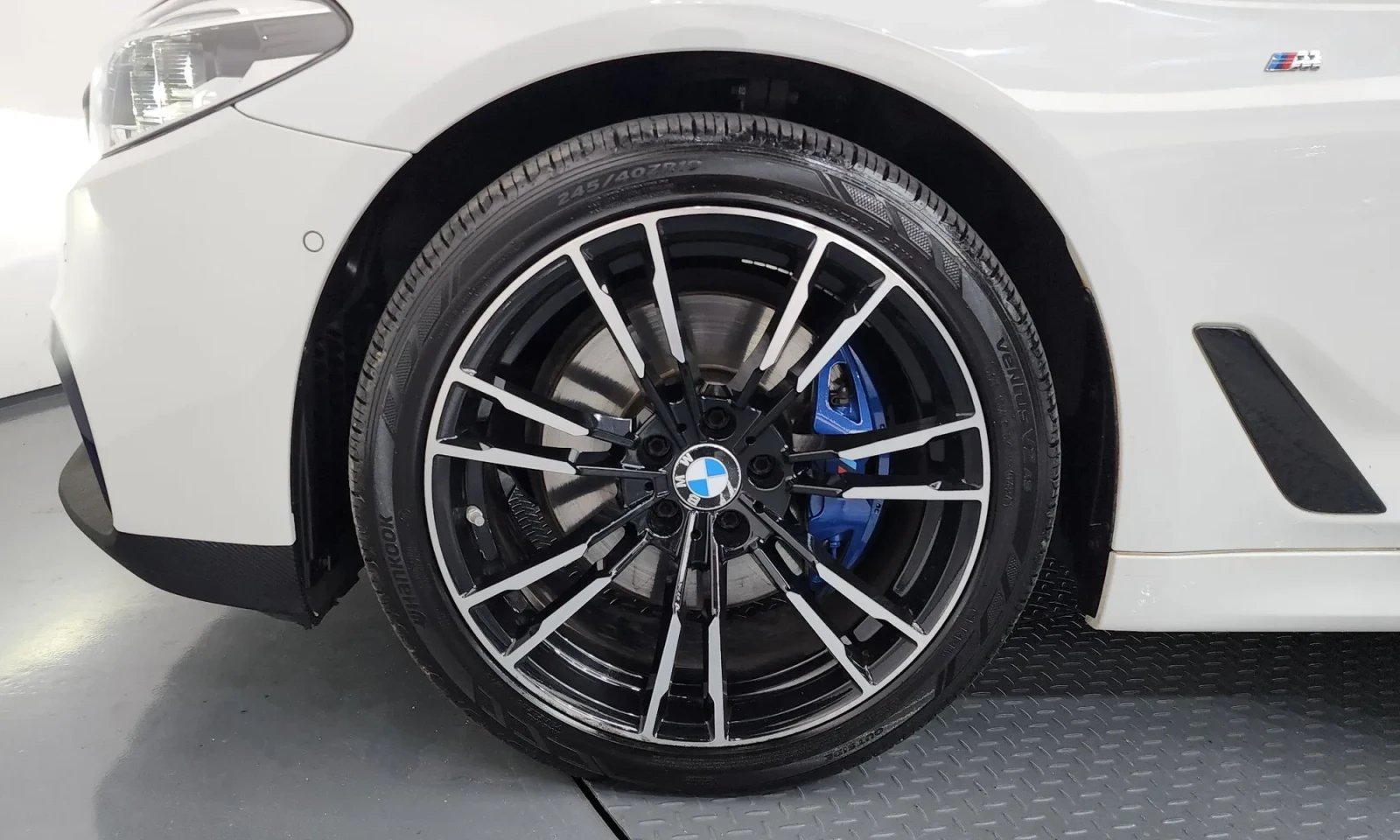BMW 530 Xi M PACK+ | HUD| DISTRONIC| ОБУДХ| ЩОРИ, снимка 5 - Автомобили и джипове - 54942726