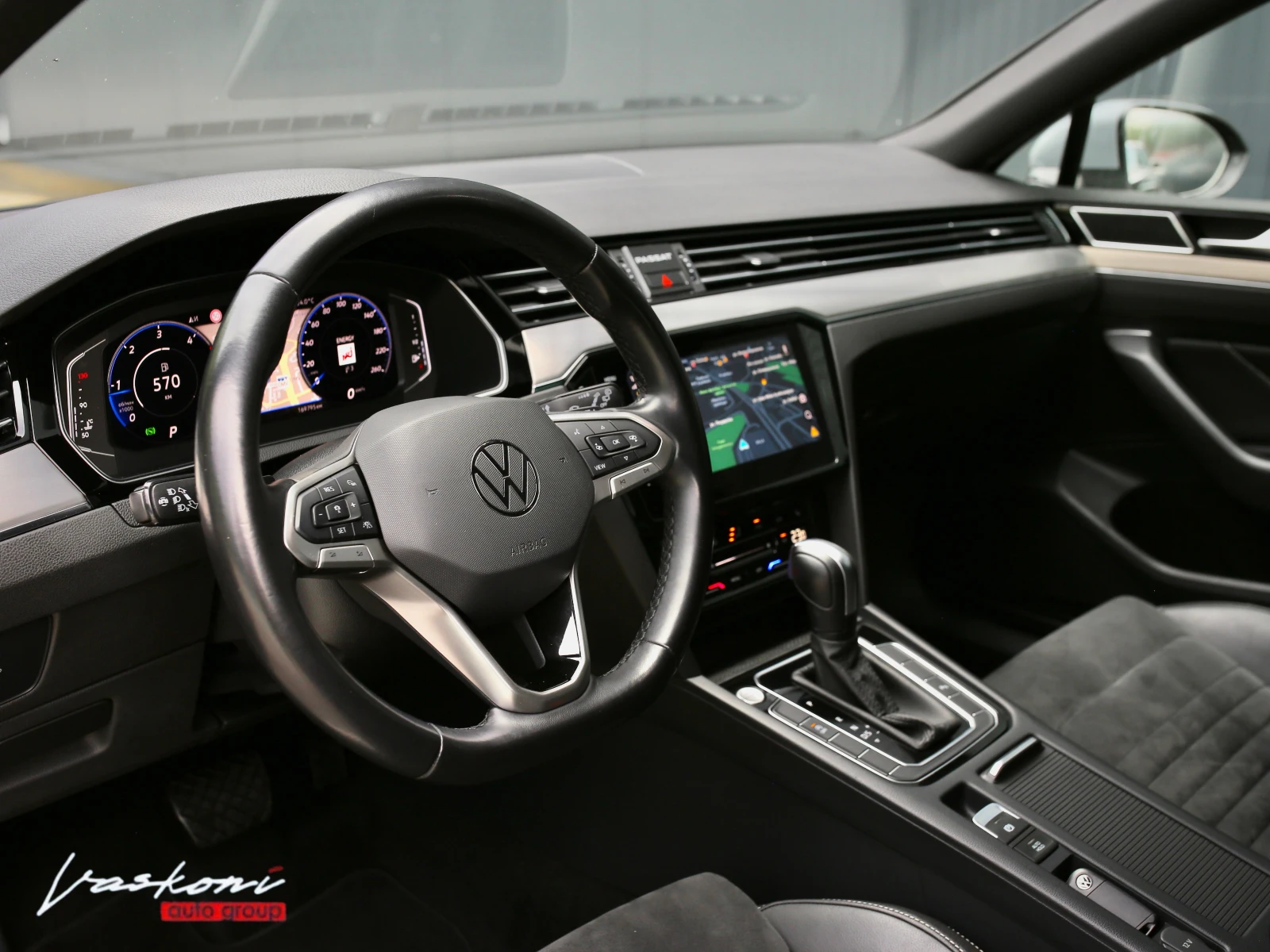 VW Passat 8.5 2.0 TDI Highline, снимка 6 - Автомобили и джипове - 55146585