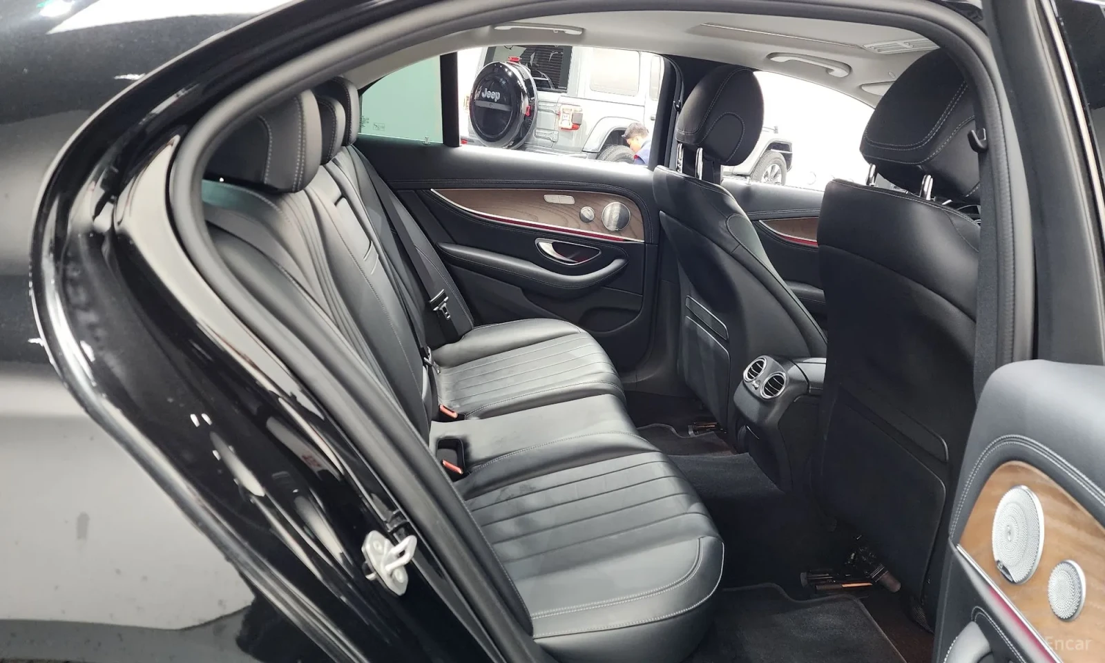Mercedes-Benz E 300, снимка 11 - Автомобили и джипове - 55406804