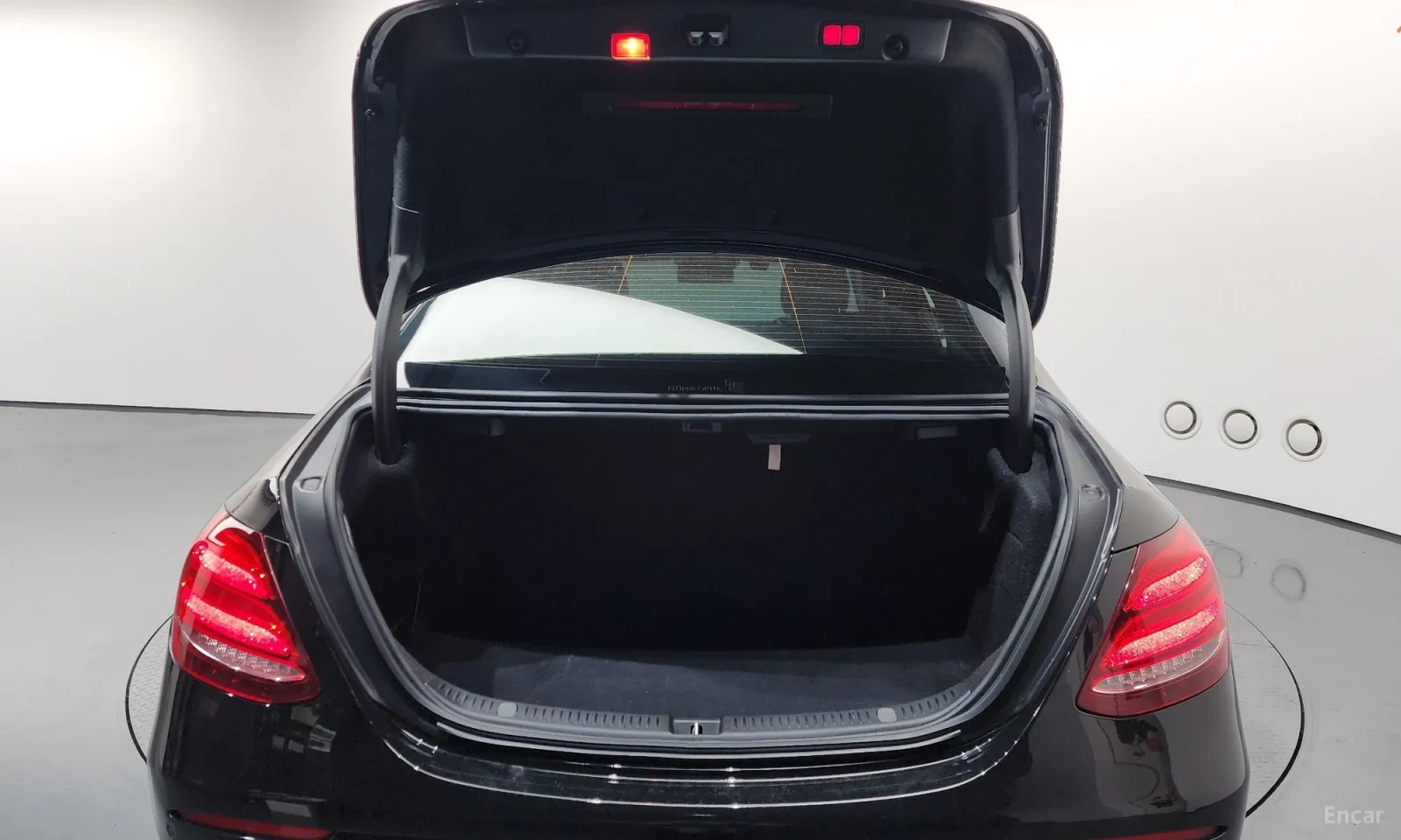 Mercedes-Benz E 300, снимка 17 - Автомобили и джипове - 55406804