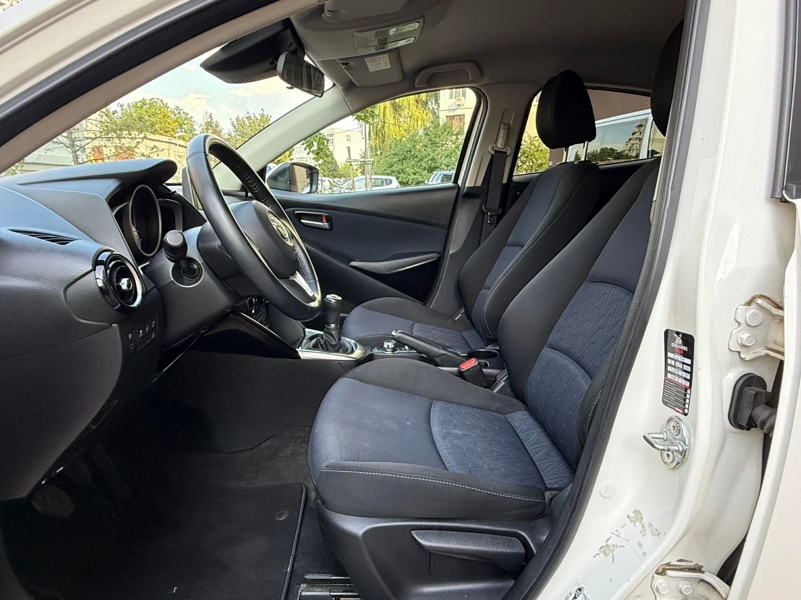 Mazda 2 1.5 dizel, снимка 10 - Автомобили и джипове - 55904680