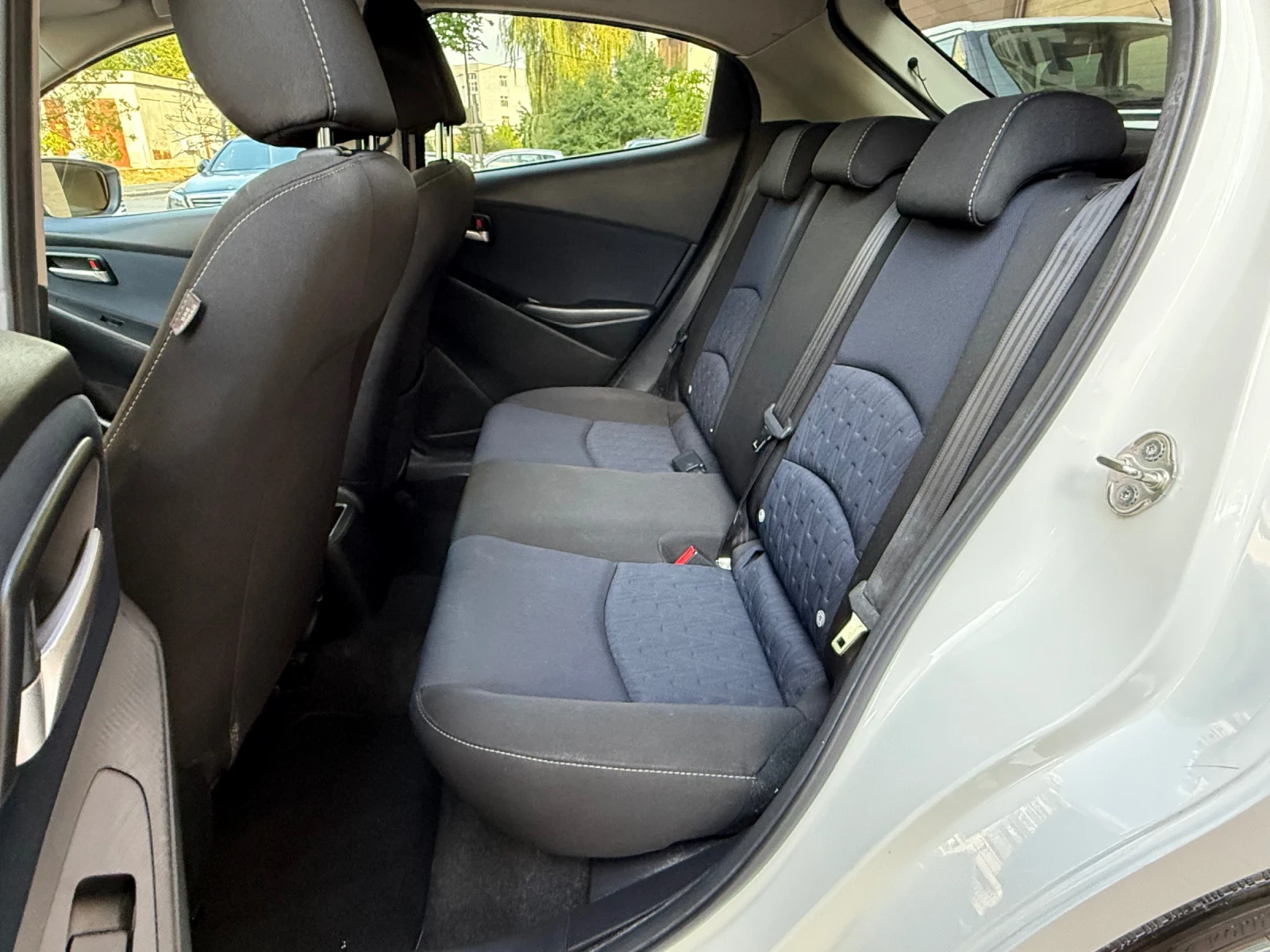 Mazda 2 1.5 dizel, снимка 11 - Автомобили и джипове - 55904680