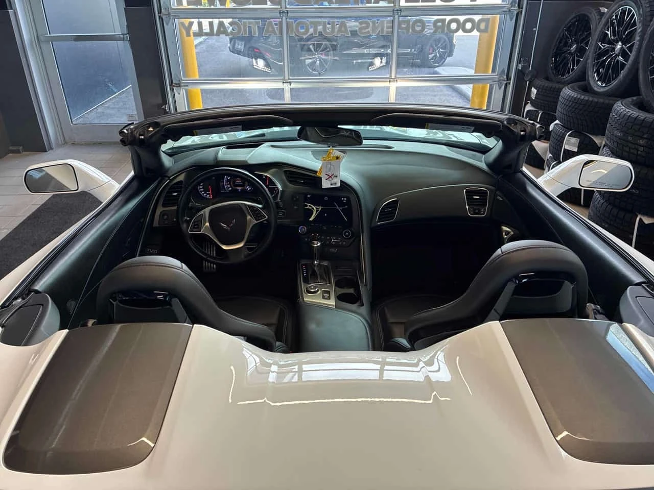 Chevrolet Corvette * Z51 3LT * CARFAX * БЕЗ ПЪРВОНАЧАЛНА ВНОСКА, снимка 14 - Автомобили и джипове - 56233522