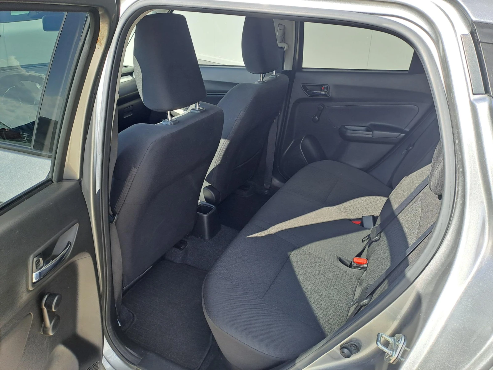Suzuki Swift 1.2 GL+ Mild Hybrid Automatic, снимка 8 - Автомобили и джипове - 56746933
