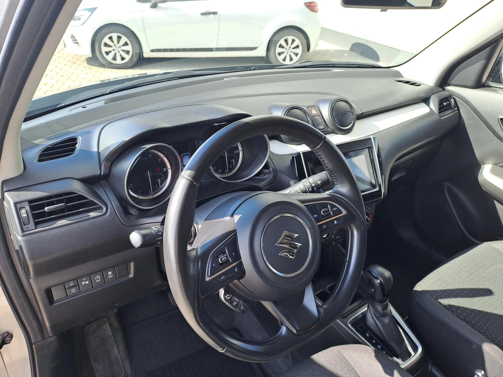 Suzuki Swift 1.2 GL+ Mild Hybrid Automatic, снимка 10 - Автомобили и джипове - 56746933