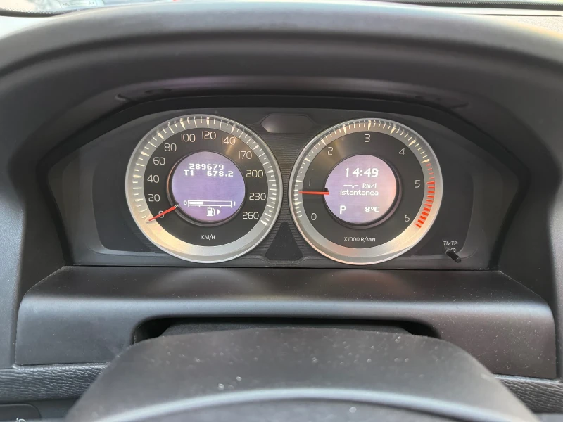 Volvo XC60 2.4d 215к.с. D5 AWD, снимка 10 - Автомобили и джипове - 52683633