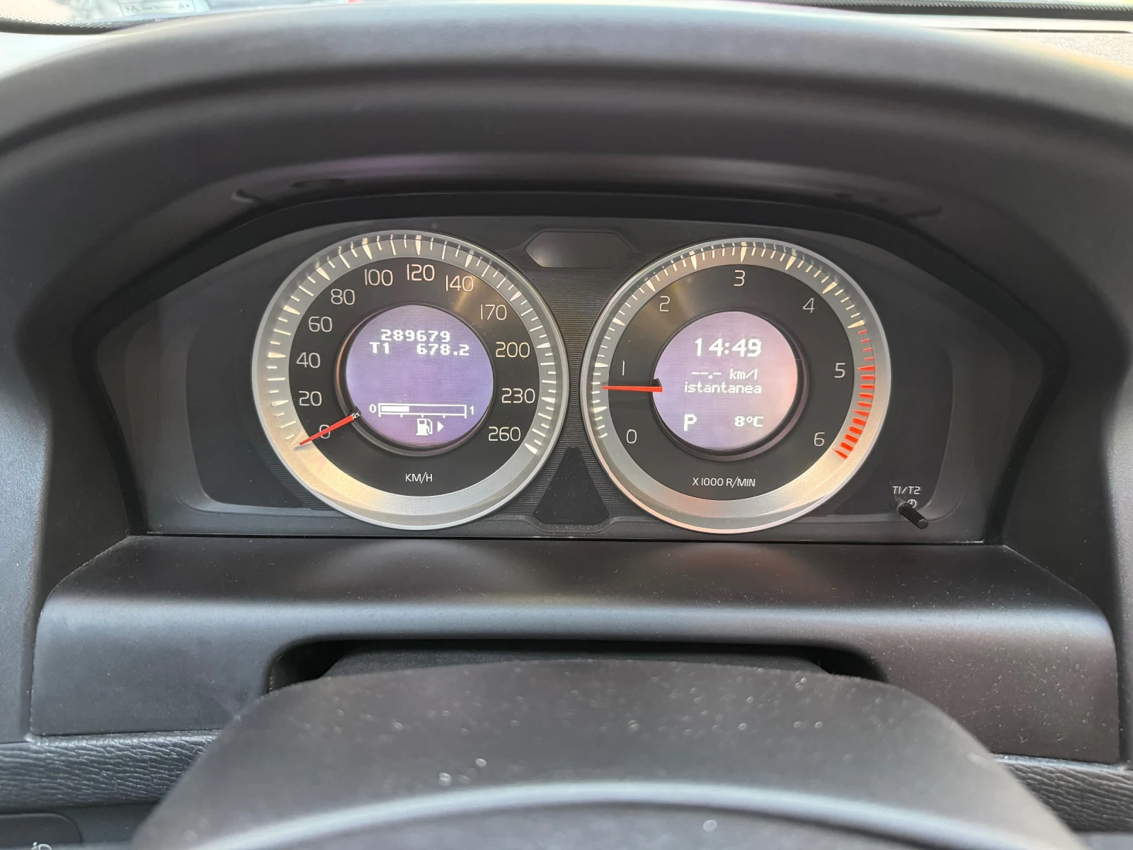 Volvo XC60 2.4d 215к.с. D5 AWD - изображение 10