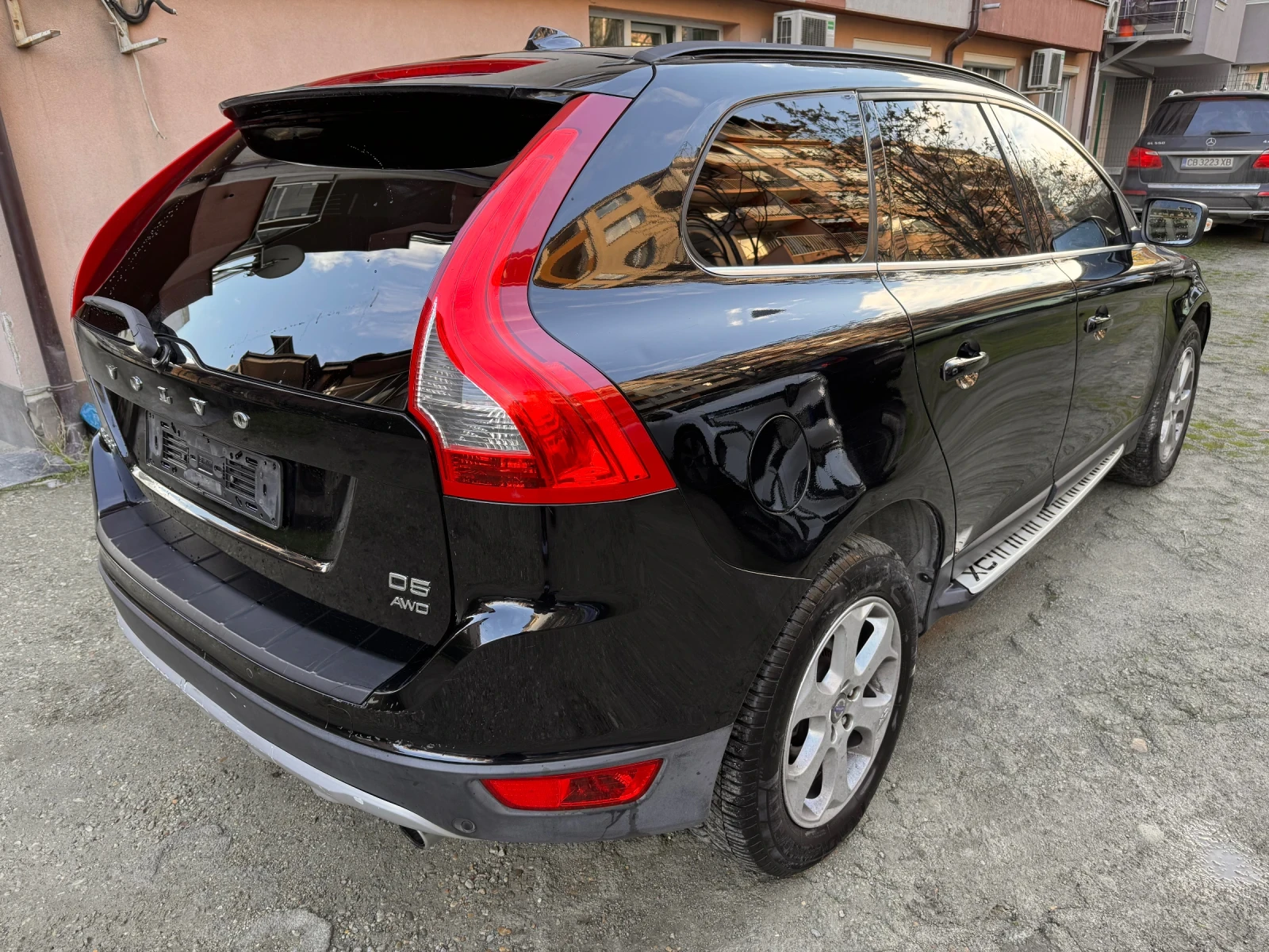 Volvo XC60 2.4d 215к.с. D5 AWD - изображение 6