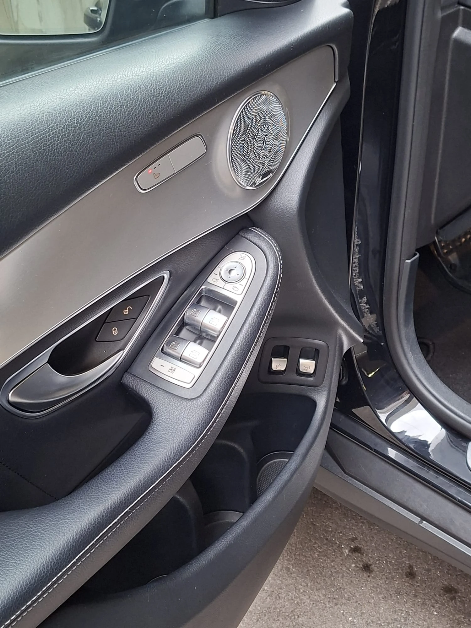 Mercedes-Benz GLC 220 D 4MATIC, снимка 13 - Автомобили и джипове - 53913949