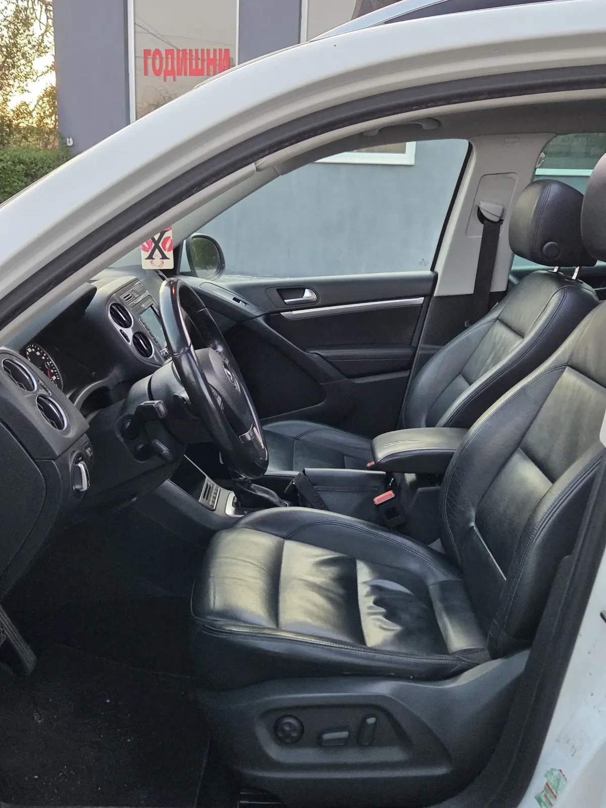 VW Tiguan 2.0 TDI, снимка 9 - Автомобили и джипове - 54230419