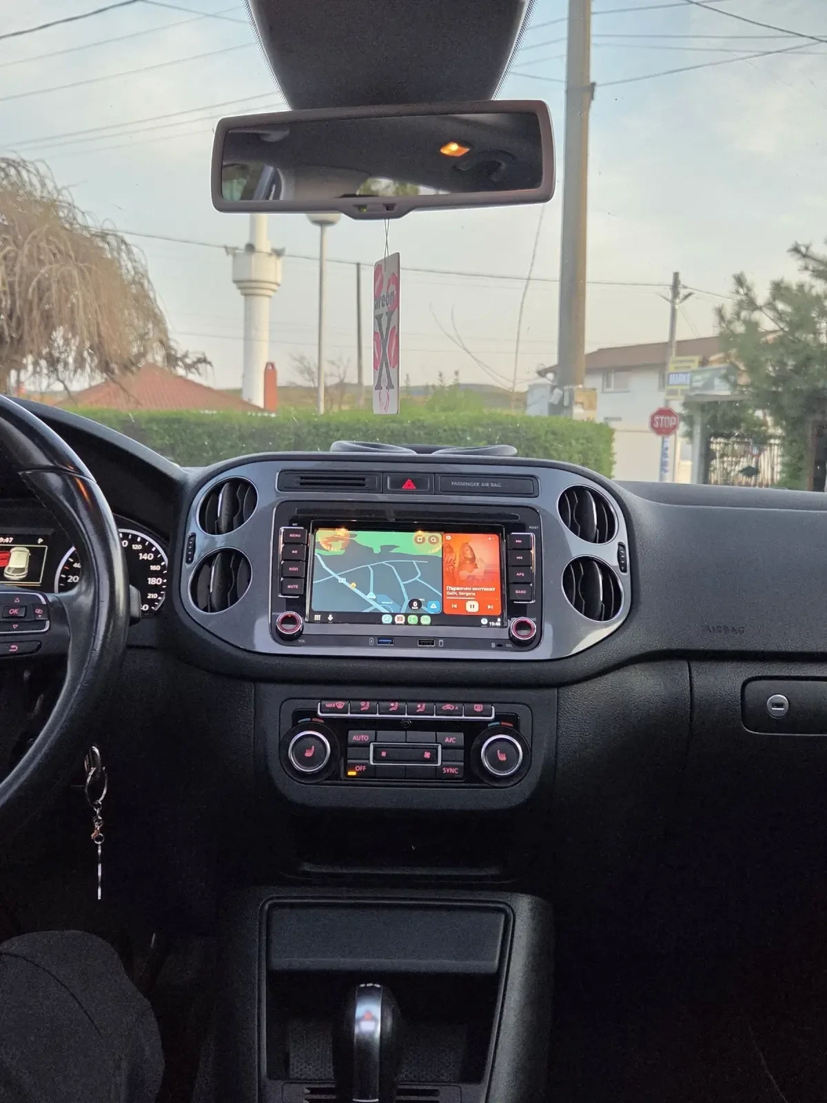 VW Tiguan 2.0 TDI, снимка 11 - Автомобили и джипове - 54230419