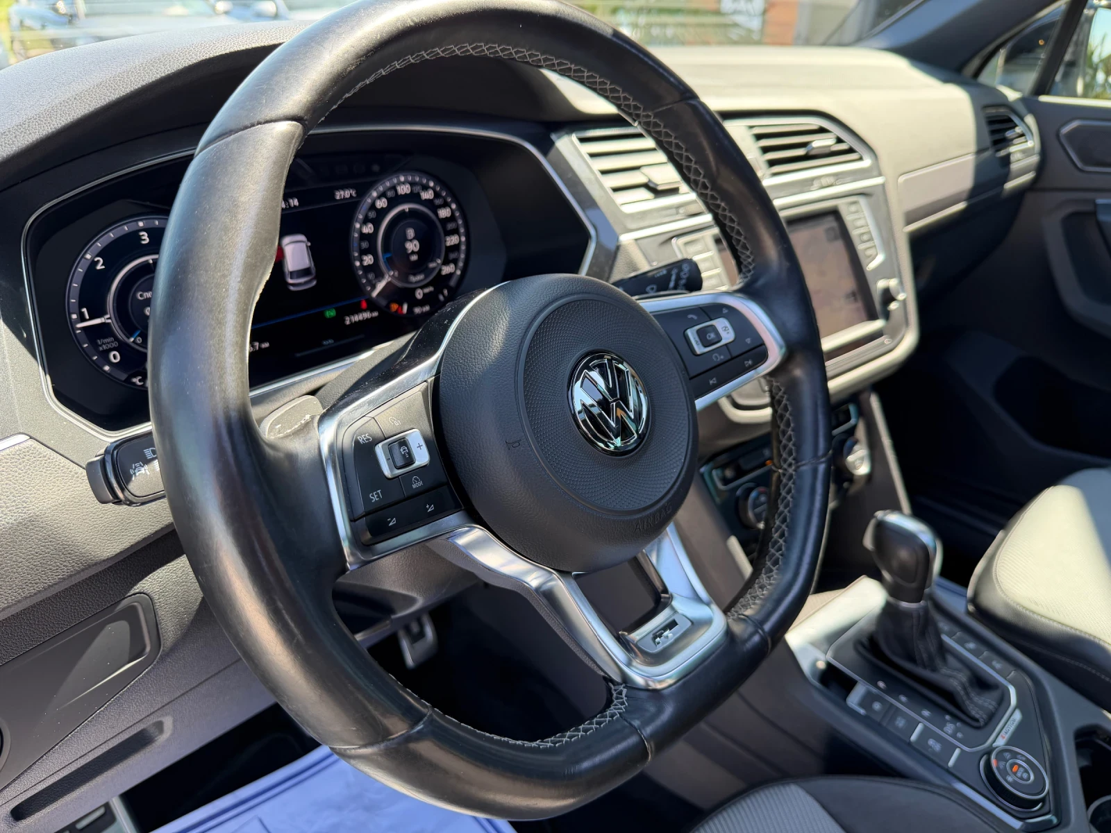 VW Tiguan R-line/4-motion/360/Нов внос от Белгия!, снимка 10 - Автомобили и джипове - 54442326