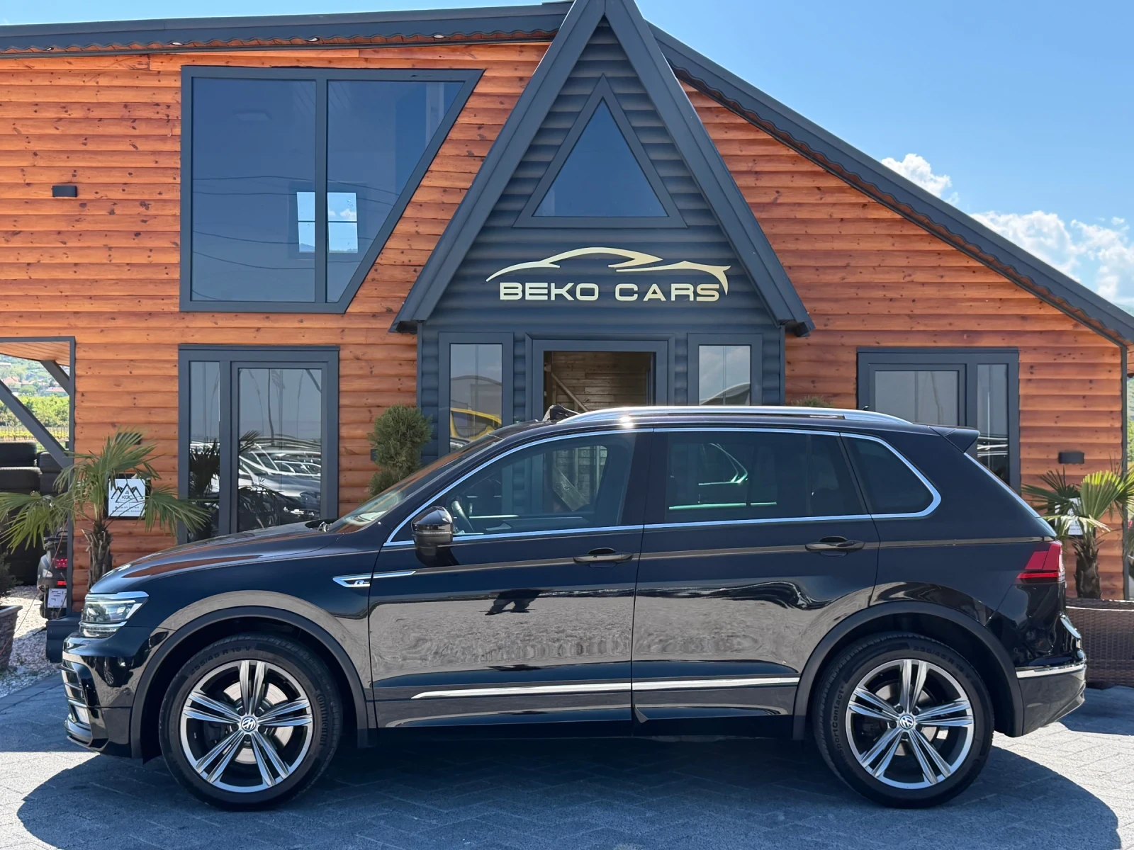 VW Tiguan R-line/4-motion/360/Нов внос от Белгия!, снимка 8 - Автомобили и джипове - 54442326