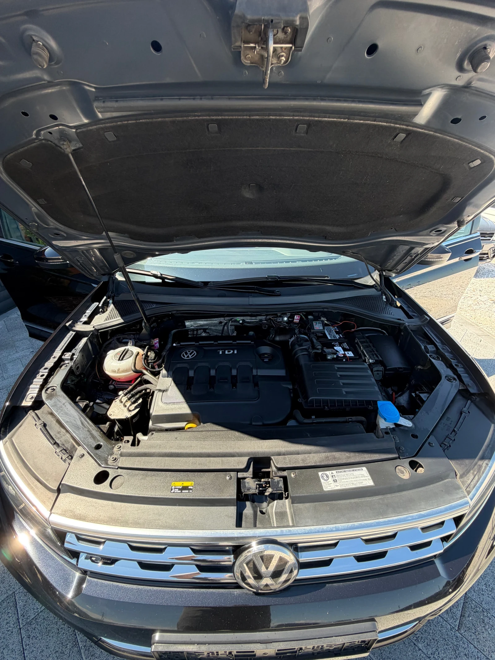 VW Tiguan R-line/4-motion/360/Нов внос от Белгия!, снимка 9 - Автомобили и джипове - 54442326