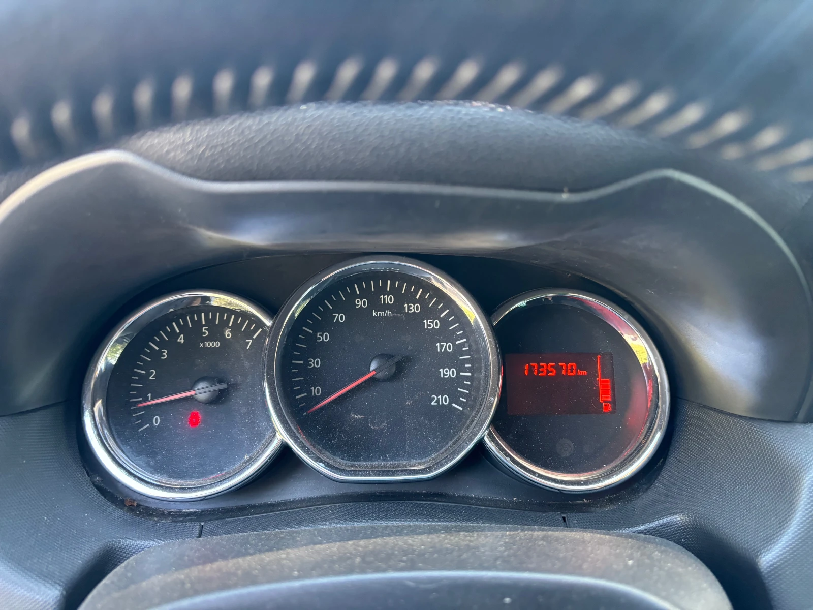Dacia Duster 1.5 DCI, снимка 7 - Автомобили и джипове - 54682812
