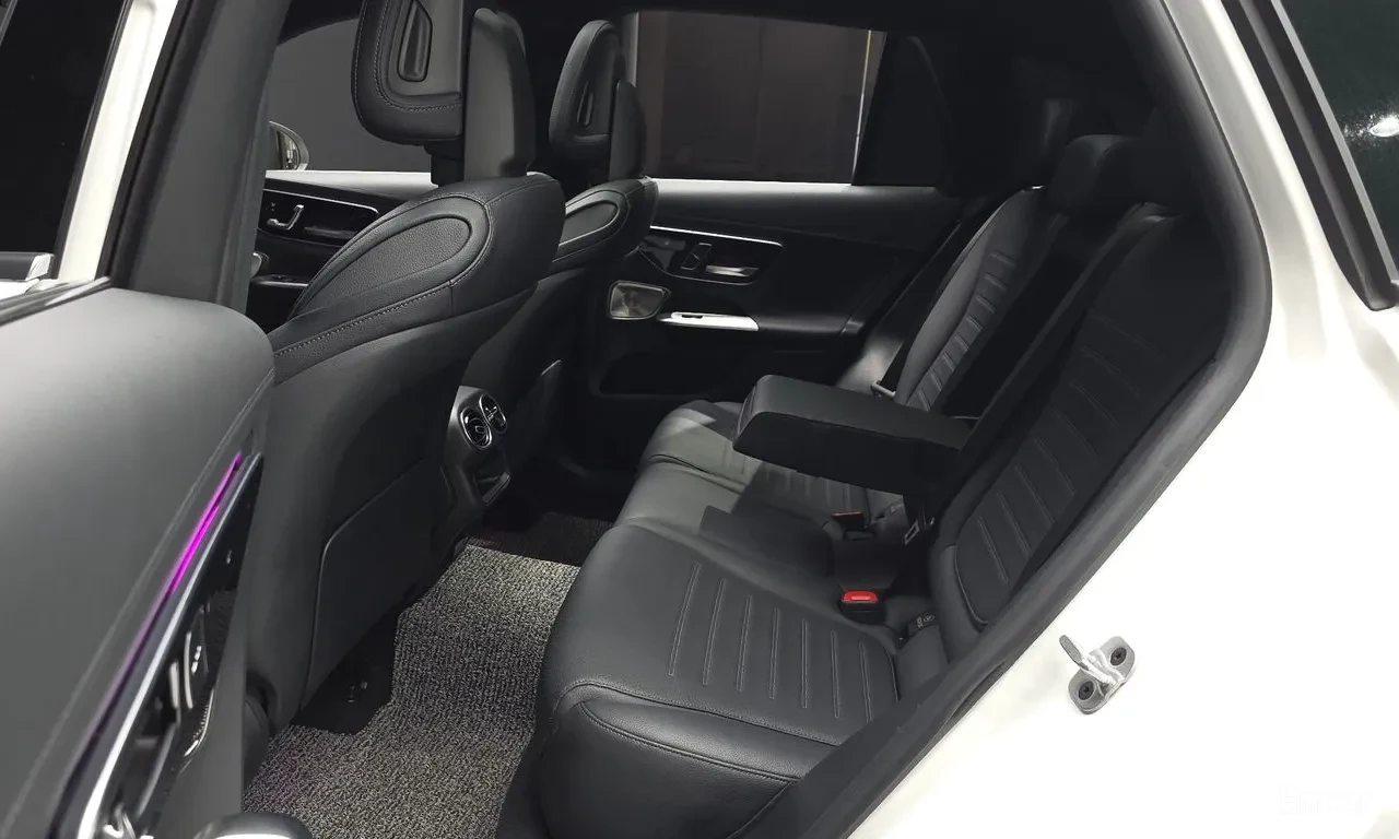 Mercedes-Benz GLC 300 4MATIC | AMG | DISTRONIC | BURMESTER, снимка 9 - Автомобили и джипове - 55522271