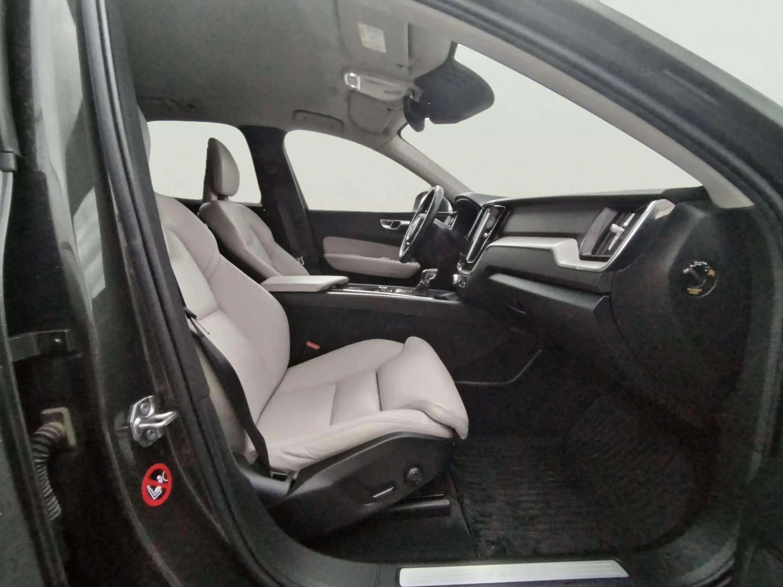 Volvo XC60 2.0 D5, снимка 9 - Автомобили и джипове - 56239454
