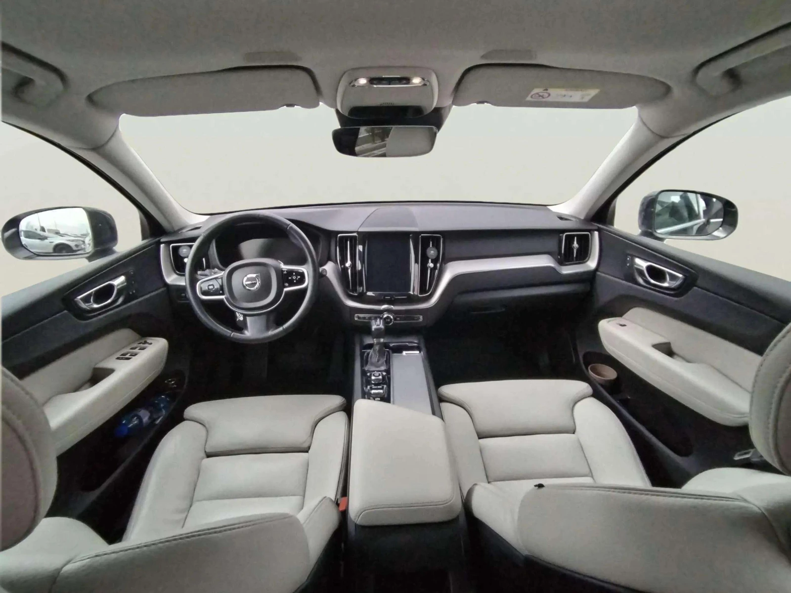 Volvo XC60 2.0 D5, снимка 11 - Автомобили и джипове - 56239454