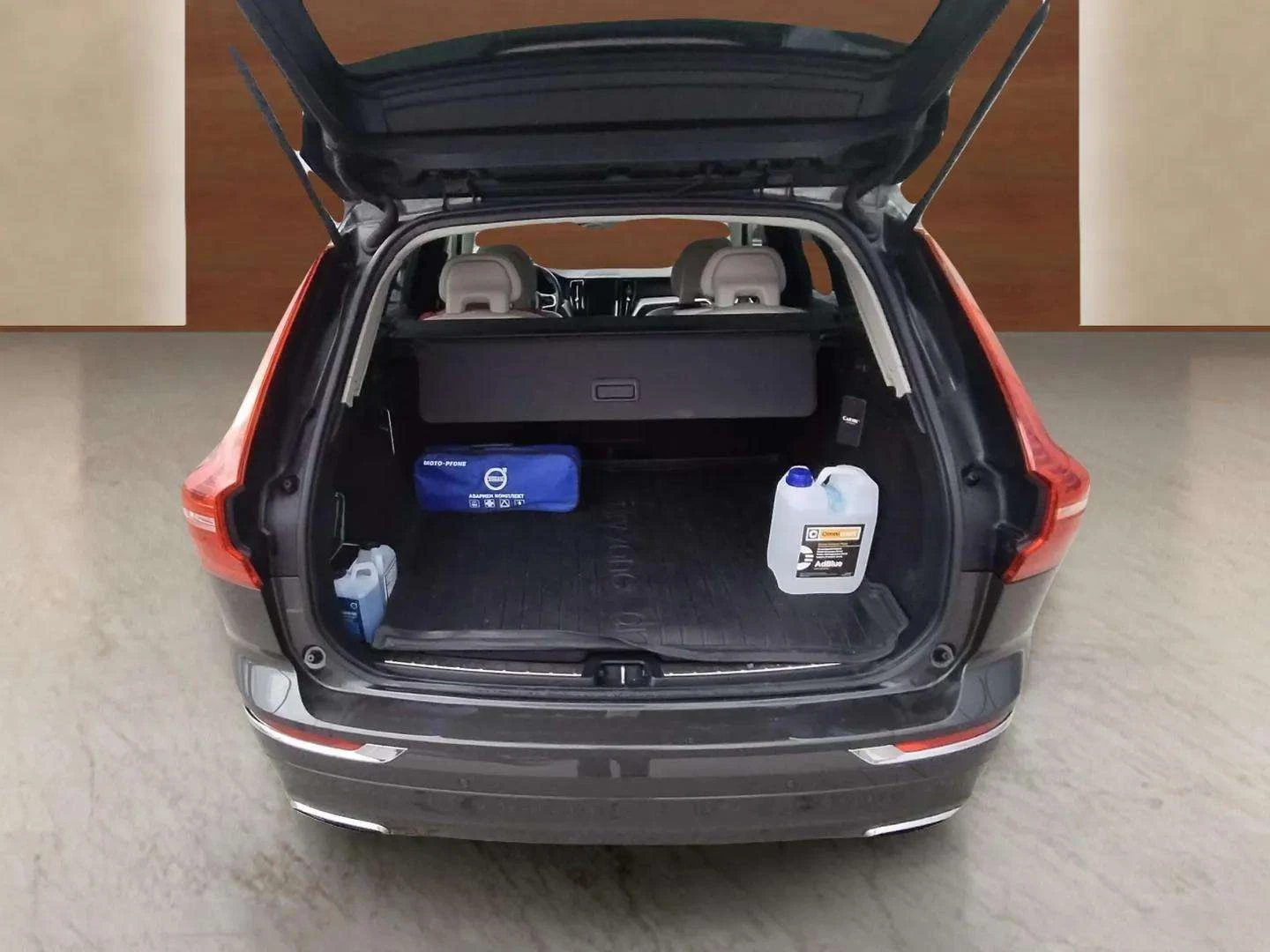 Volvo XC60 2.0 D5, снимка 12 - Автомобили и джипове - 56239454