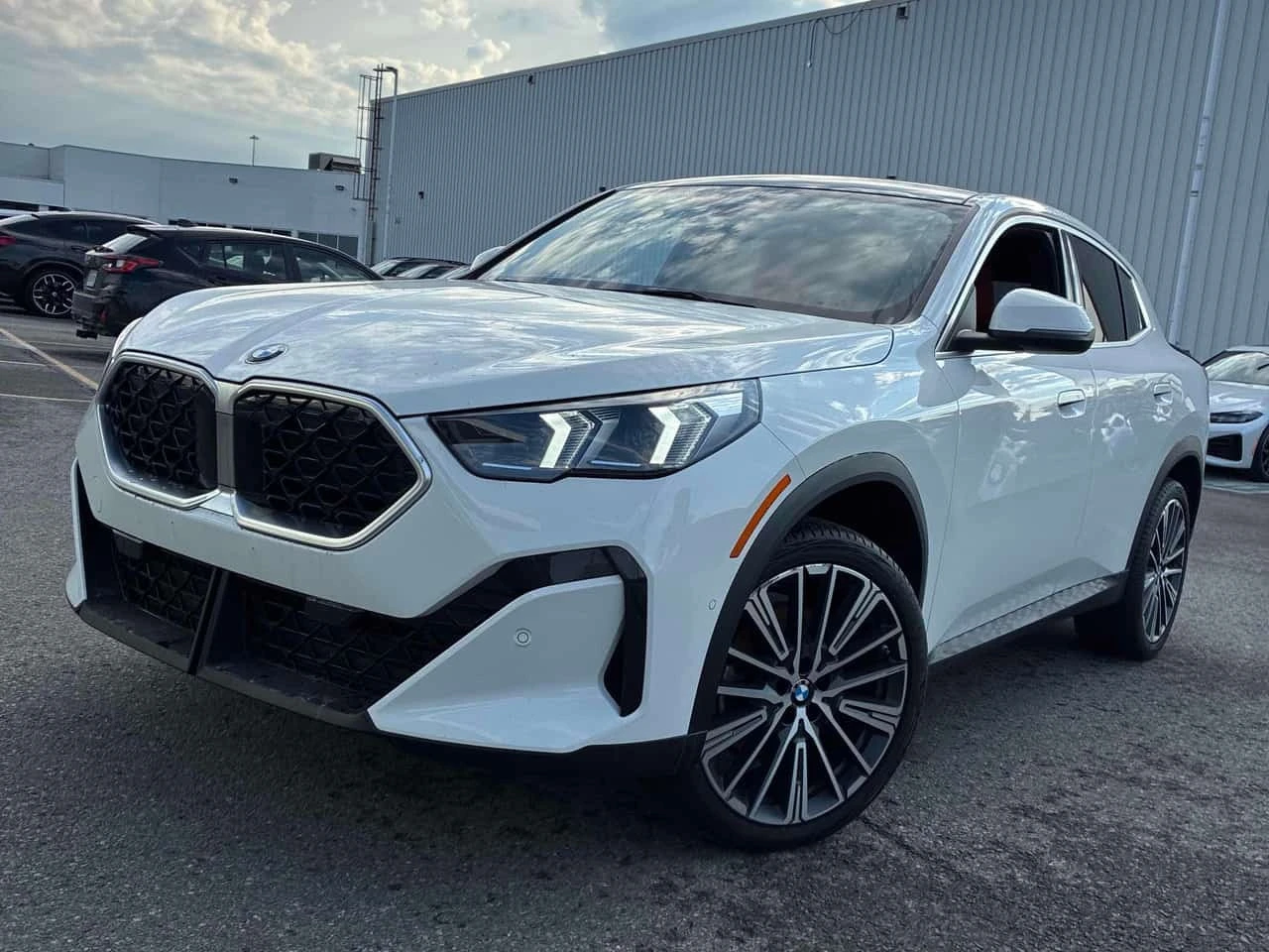 BMW X2 xDrive28i | ГЛАВНО ПРЕДСТАВИТЕЛСТВО НА BMW