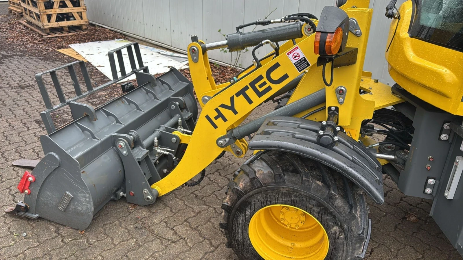 Челен товарач Друга марка Hytec FM 20 нов внос 300 часа, снимка 3 - Индустриална техника - 54169674