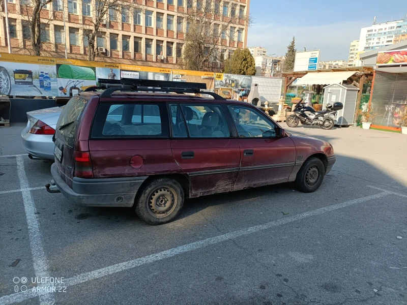 Opel Astra Комби, снимка 2 - Автомобили и джипове - 49500643